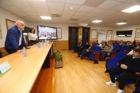Mar y el IMM-CSIC, en colaboración con la Cofradía de Cangas, ahondan en el estudio de la inmunidad de la almeja rubia frente a factores ambientales