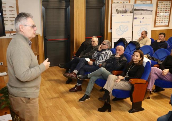 Redemar celebra una jornada informativa sobre el proyecto Sol-Ouxa I para abordar los efectos de este pescado en los bancos marisqueros de Galicia